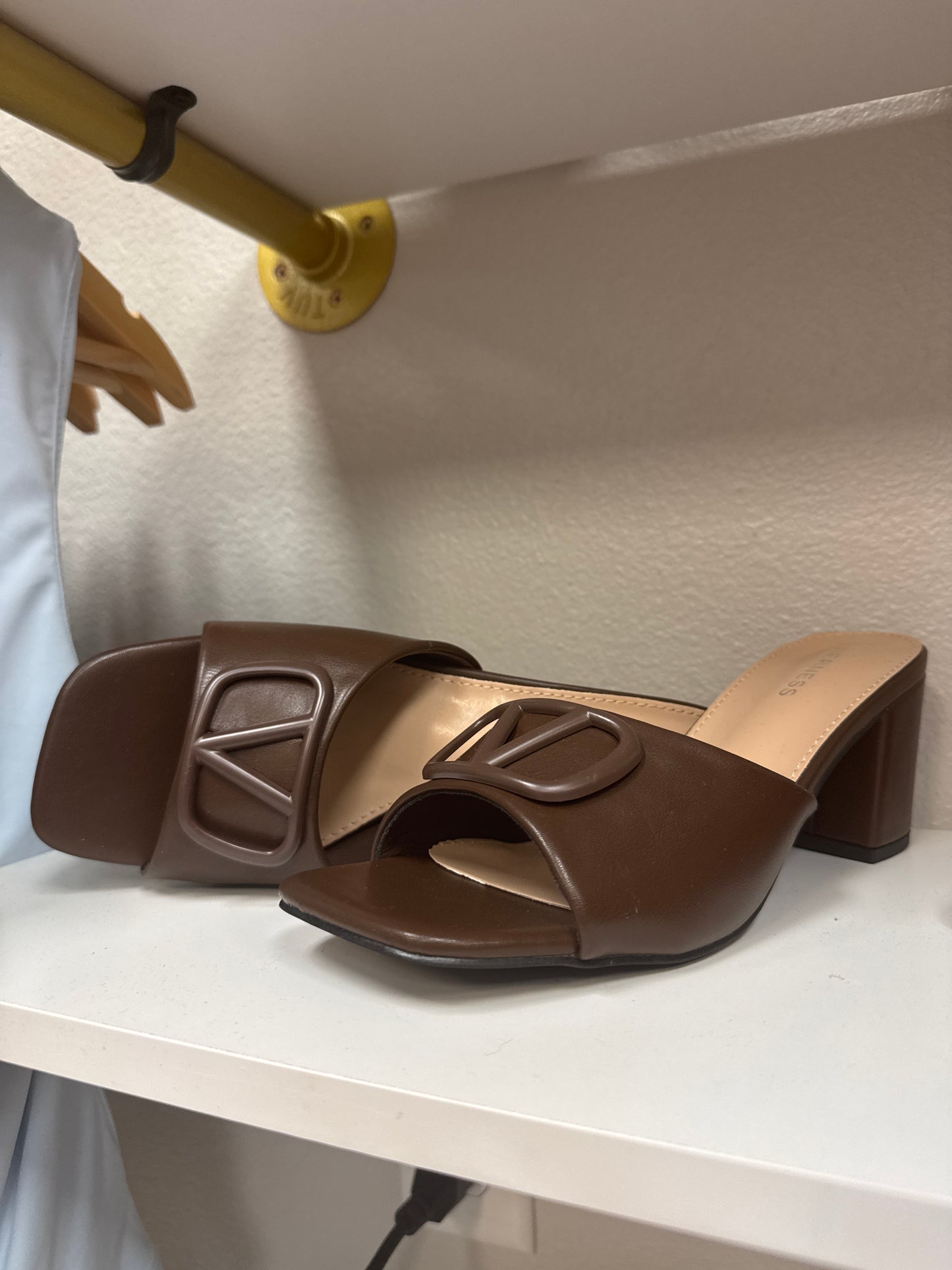 V shoes